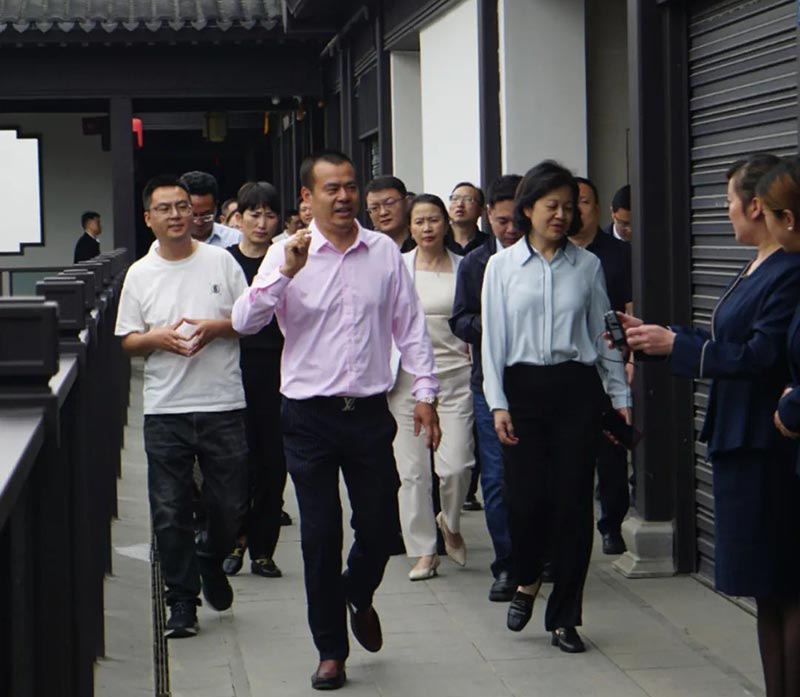 四川省商务厅及地市州商务局领导一行莅临邱克洪大师工作室开展调研指导工作